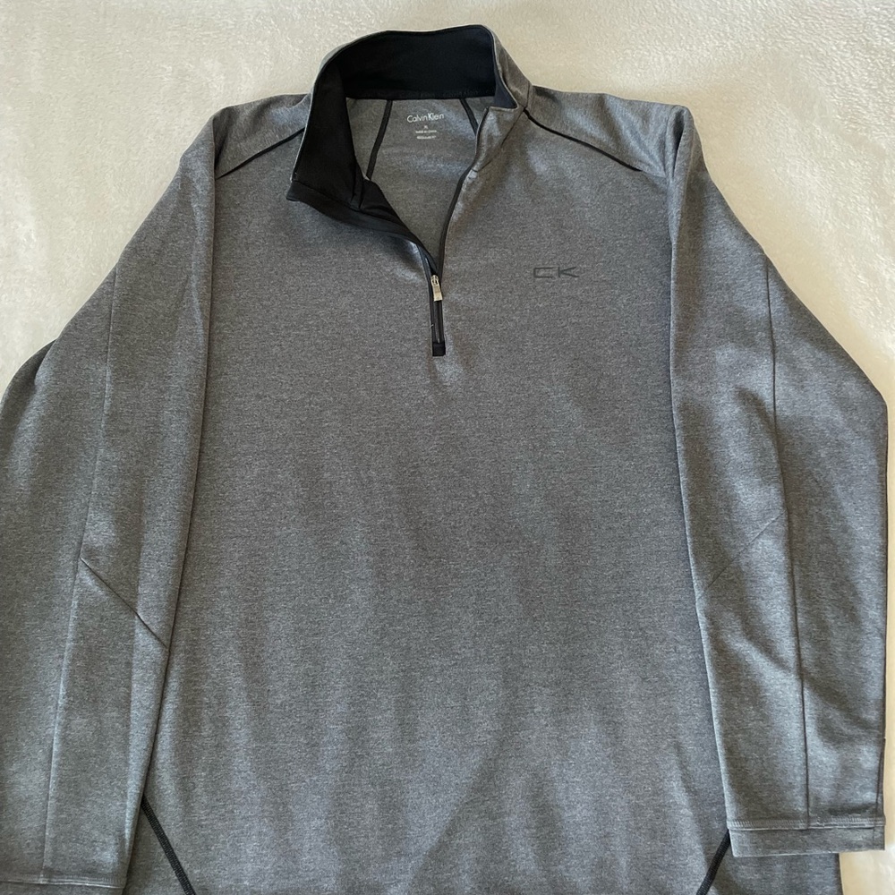 Calvin Klein Men’s Charcoal Gray 1/4 zip Top, size XL